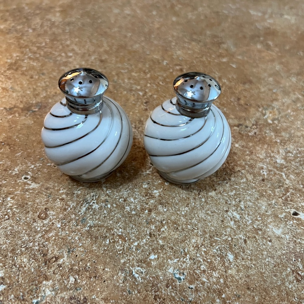 Vintage Irice Swirl Salt & Pepper Shakers
